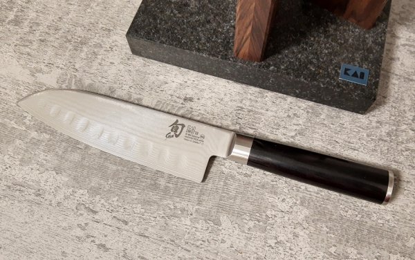 Нож KAI SHUN Classic DM-0718 Сантоку с рифлением, 18см