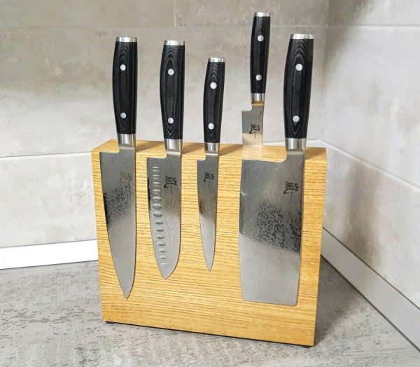 Набор из 6 ножей Yaxell Ran с магнитным держателем YR-62824