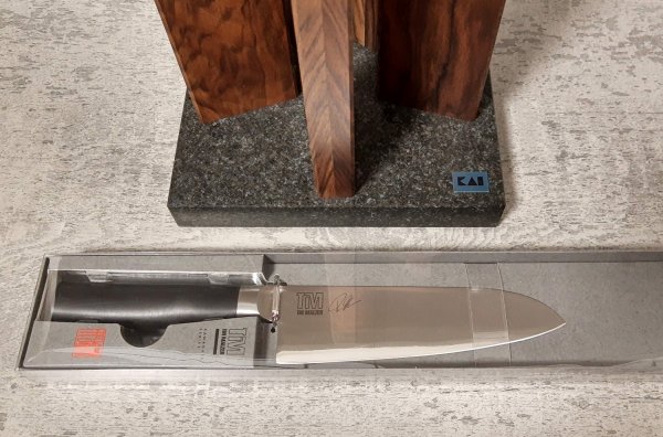 Кухонный нож Kai Kamagata Tim Malzer TMK-0702 Santoku, 180мм